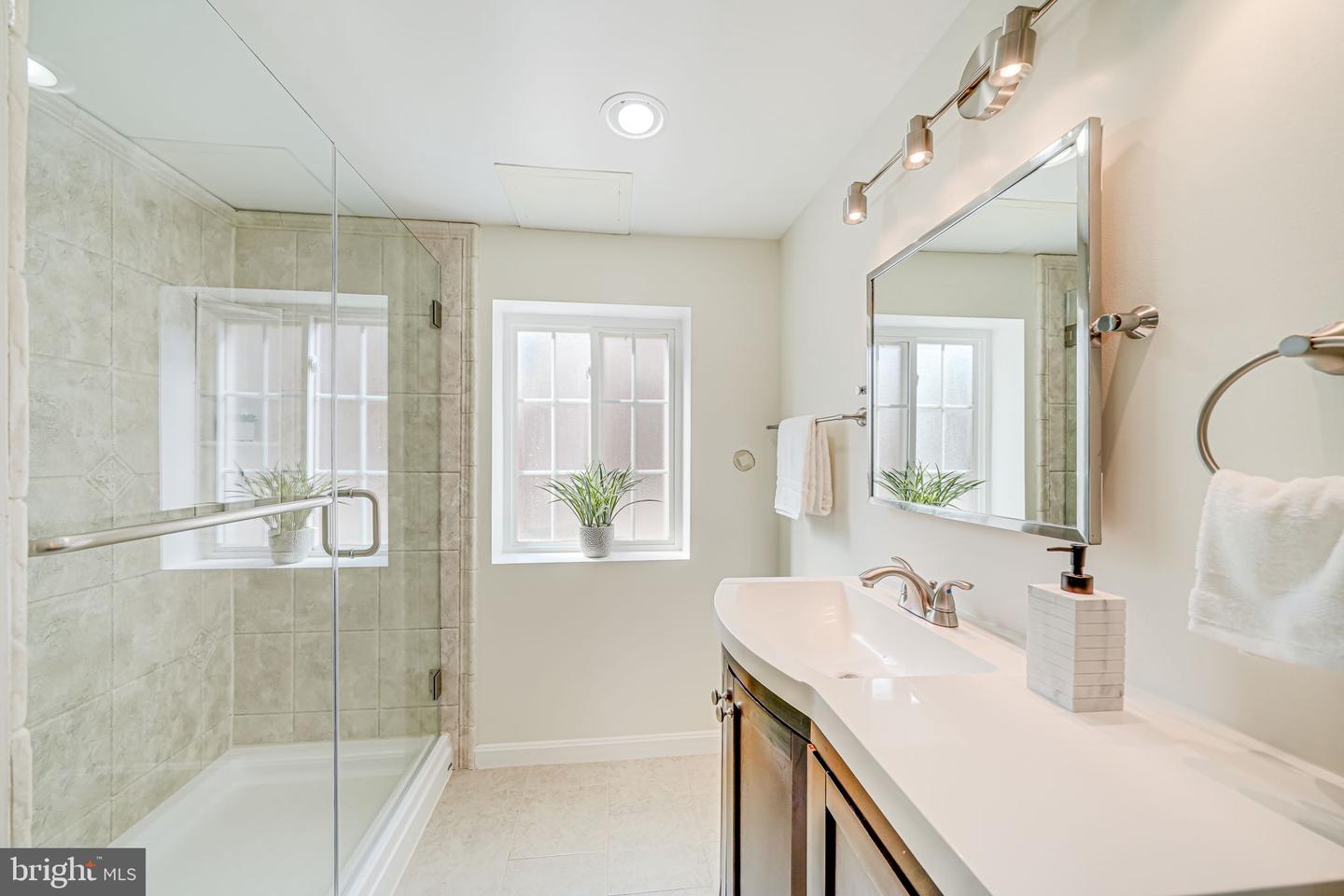 1812 N CULPEPER ST, ARLINGTON, Virginia 22207, 5 Bedrooms Bedrooms, ,3 BathroomsBathrooms,Residential,For sale,1812 N CULPEPER ST,VAAR2058352 MLS # VAAR2058352