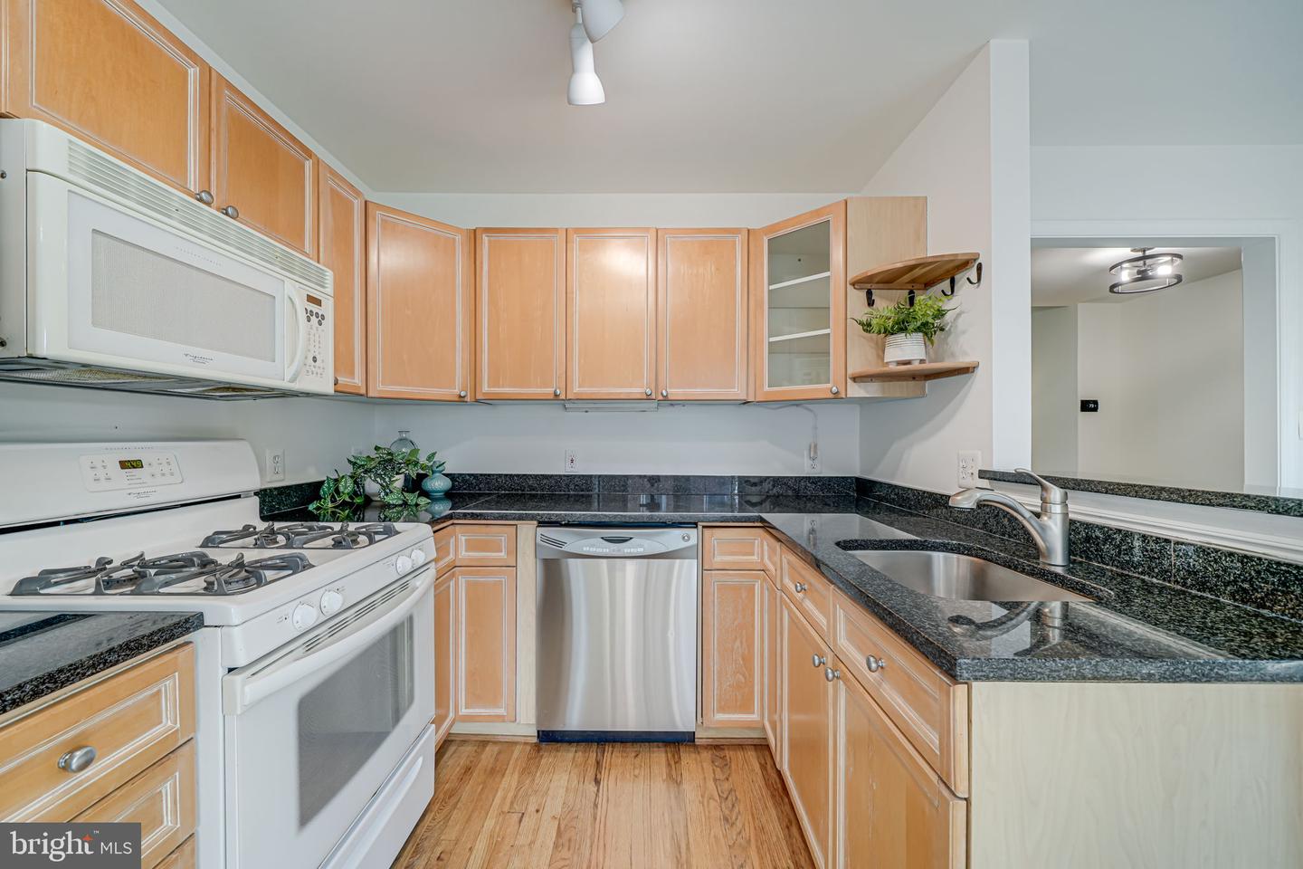 2426 N HAMPTON DR, ALEXANDRIA, Virginia 22311, 3 Bedrooms Bedrooms, ,2 BathroomsBathrooms,Residential,For sale,2426 N HAMPTON DR,VAAX2045838 MLS # VAAX2045838