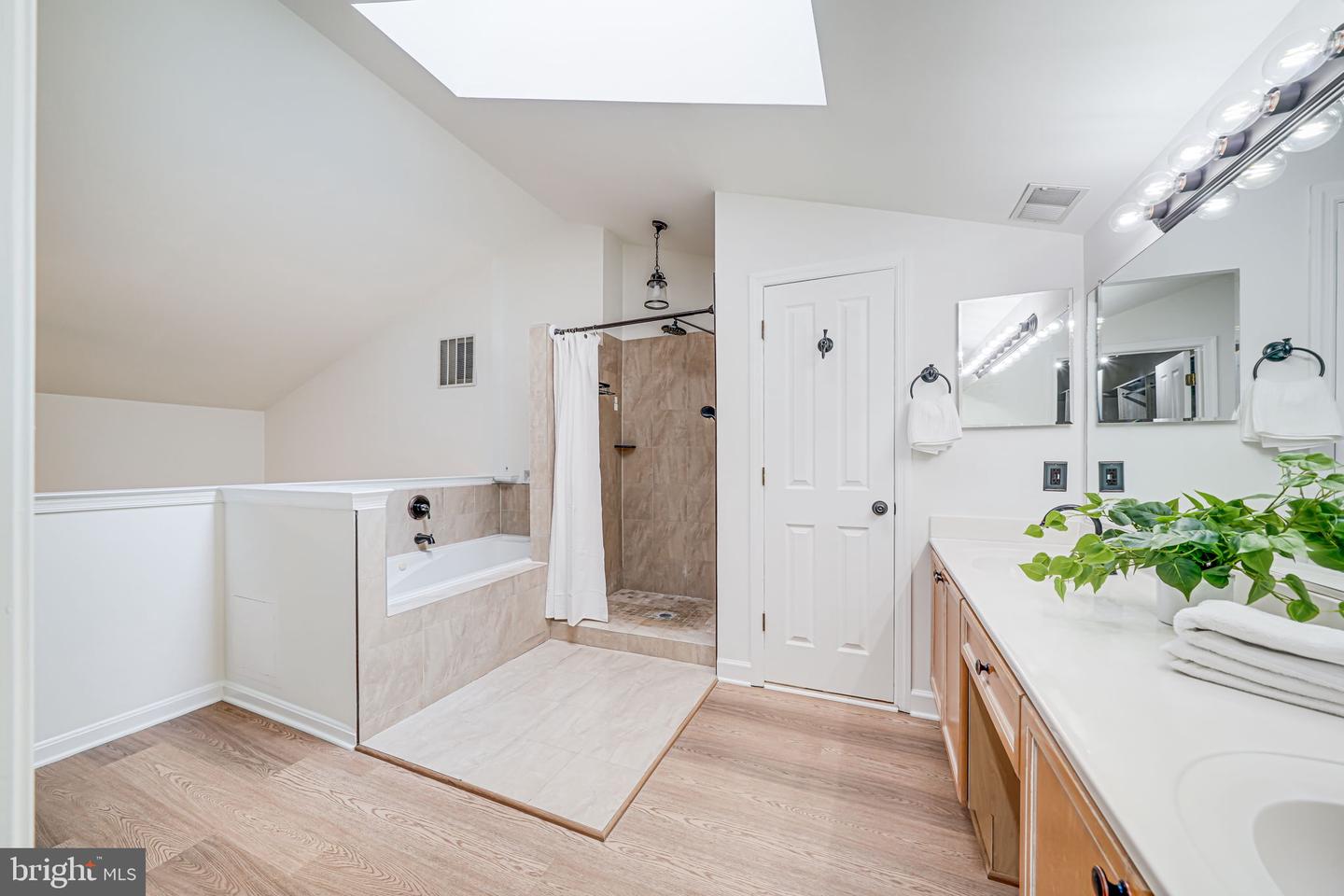 2426 N HAMPTON DR, ALEXANDRIA, Virginia 22311, 3 Bedrooms Bedrooms, ,2 BathroomsBathrooms,Residential,For sale,2426 N HAMPTON DR,VAAX2045838 MLS # VAAX2045838