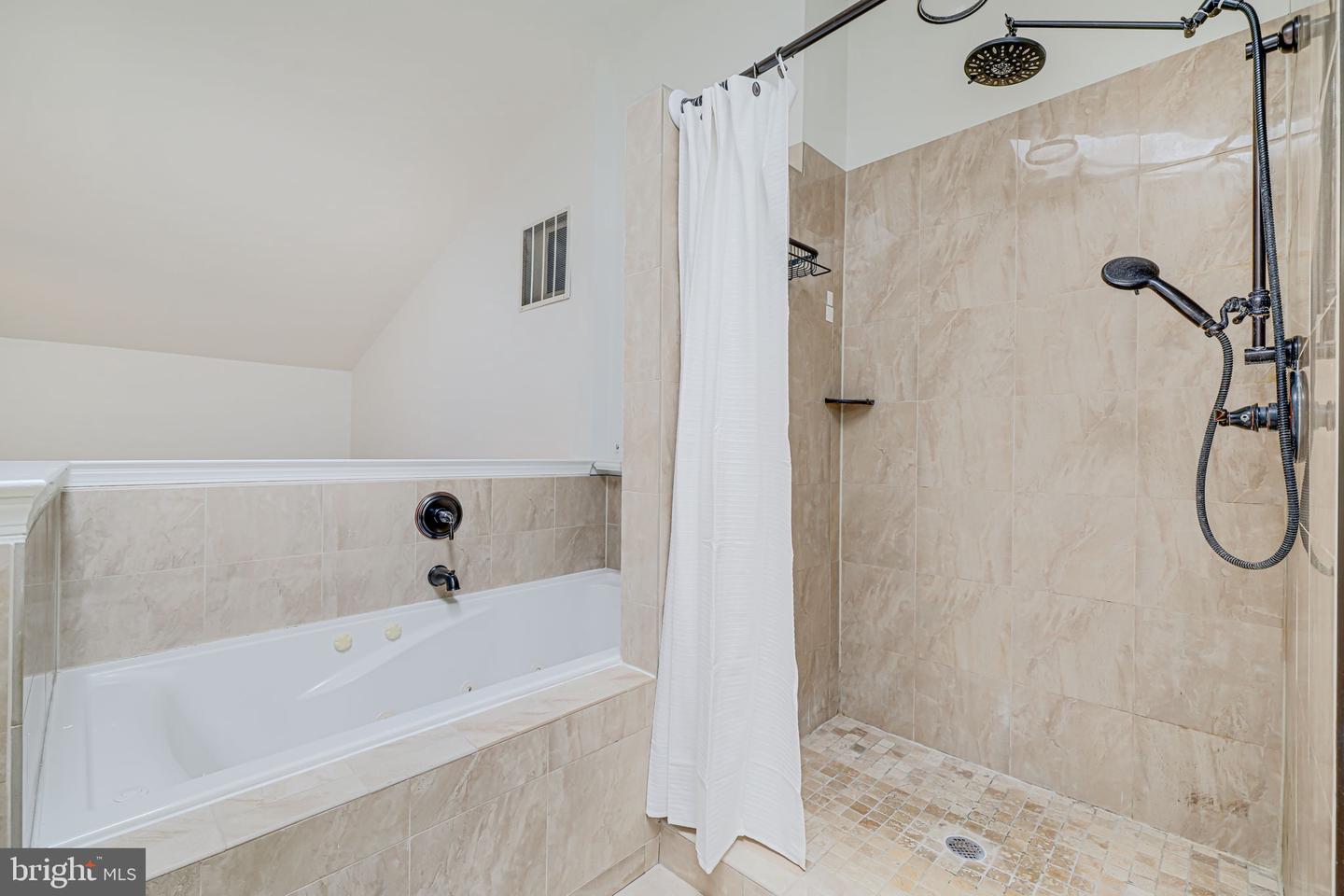 2426 N HAMPTON DR, ALEXANDRIA, Virginia 22311, 3 Bedrooms Bedrooms, ,2 BathroomsBathrooms,Residential,For sale,2426 N HAMPTON DR,VAAX2045838 MLS # VAAX2045838