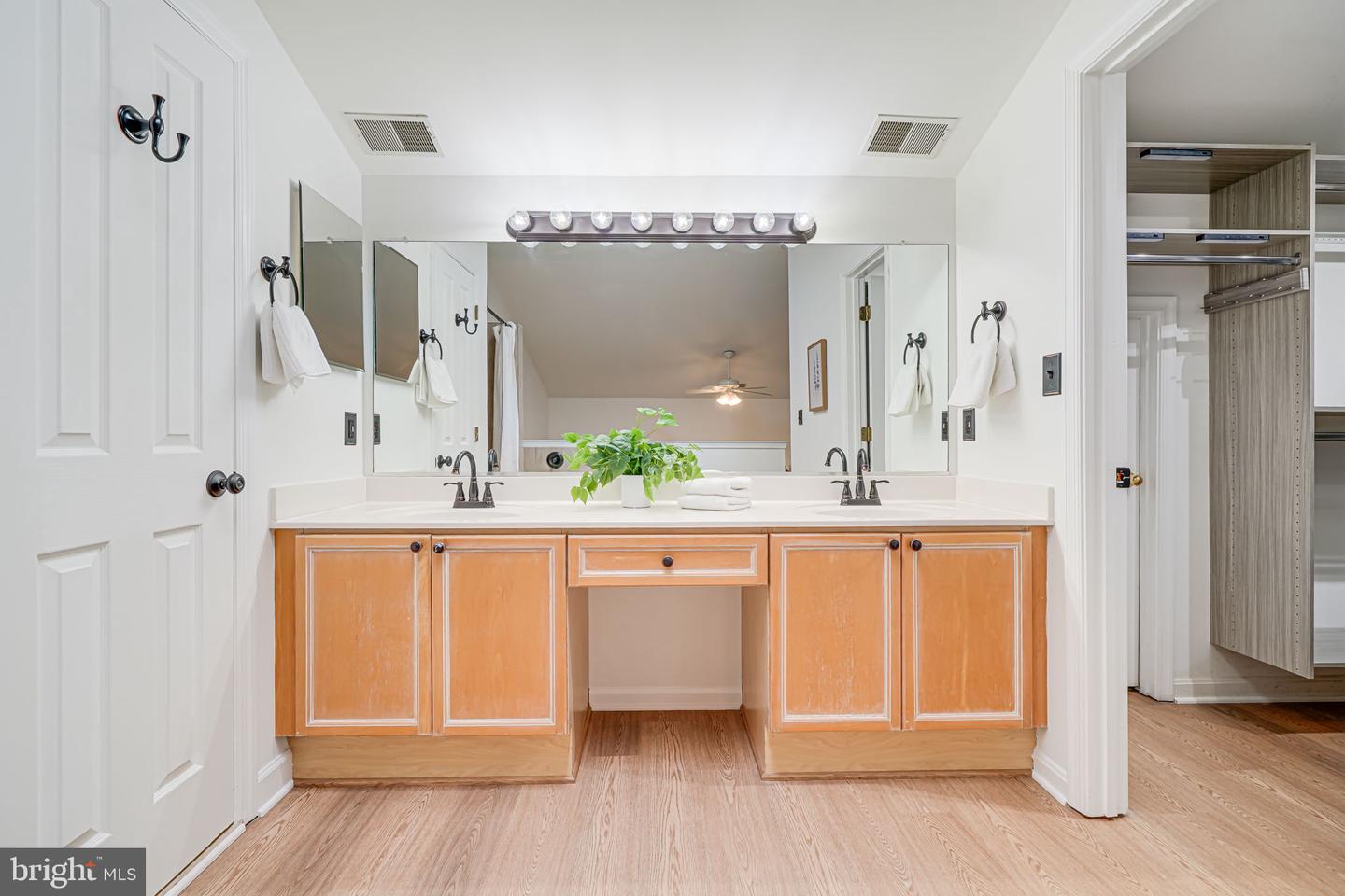 2426 N HAMPTON DR, ALEXANDRIA, Virginia 22311, 3 Bedrooms Bedrooms, ,2 BathroomsBathrooms,Residential,For sale,2426 N HAMPTON DR,VAAX2045838 MLS # VAAX2045838