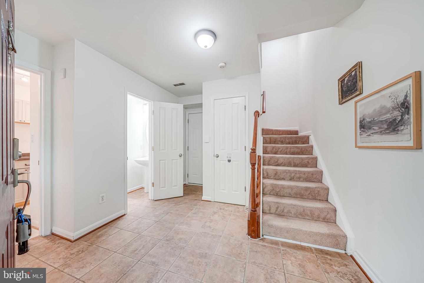 2426 N HAMPTON DR, ALEXANDRIA, Virginia 22311, 3 Bedrooms Bedrooms, ,2 BathroomsBathrooms,Residential,For sale,2426 N HAMPTON DR,VAAX2045838 MLS # VAAX2045838