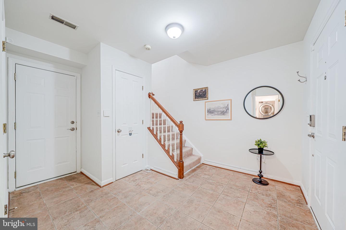 2426 N HAMPTON DR, ALEXANDRIA, Virginia 22311, 3 Bedrooms Bedrooms, ,2 BathroomsBathrooms,Residential,For sale,2426 N HAMPTON DR,VAAX2045838 MLS # VAAX2045838