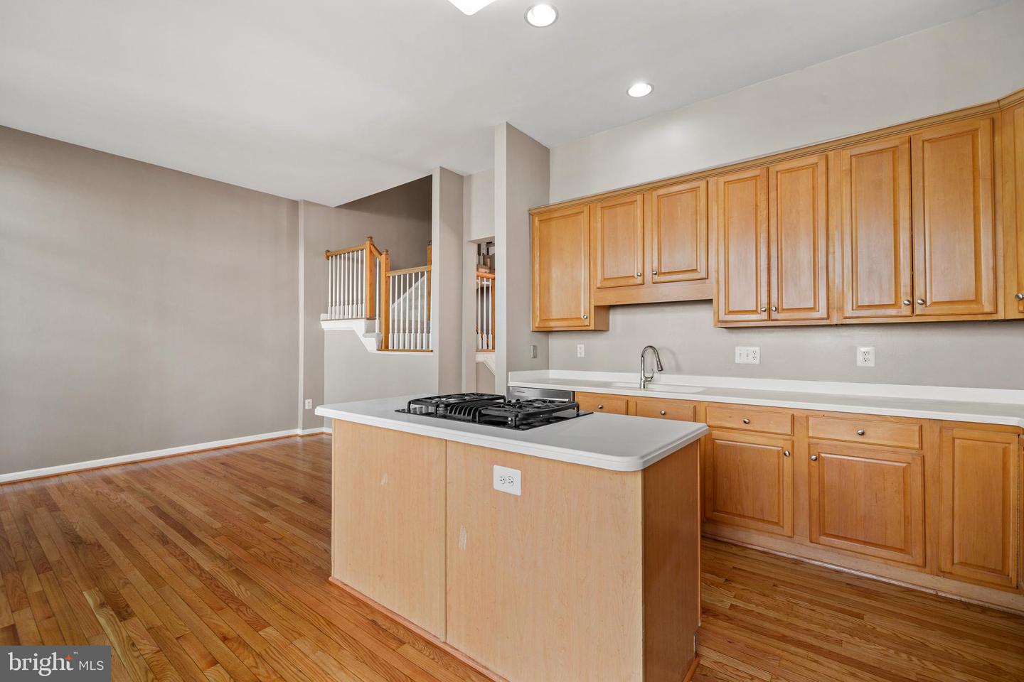 2825 LAURA GAE CIR, VIENNA, Virginia 22180, 3 Bedrooms Bedrooms, ,3 BathroomsBathrooms,Residential,For sale,2825 LAURA GAE CIR,VAFX2244048 MLS # VAFX2244048