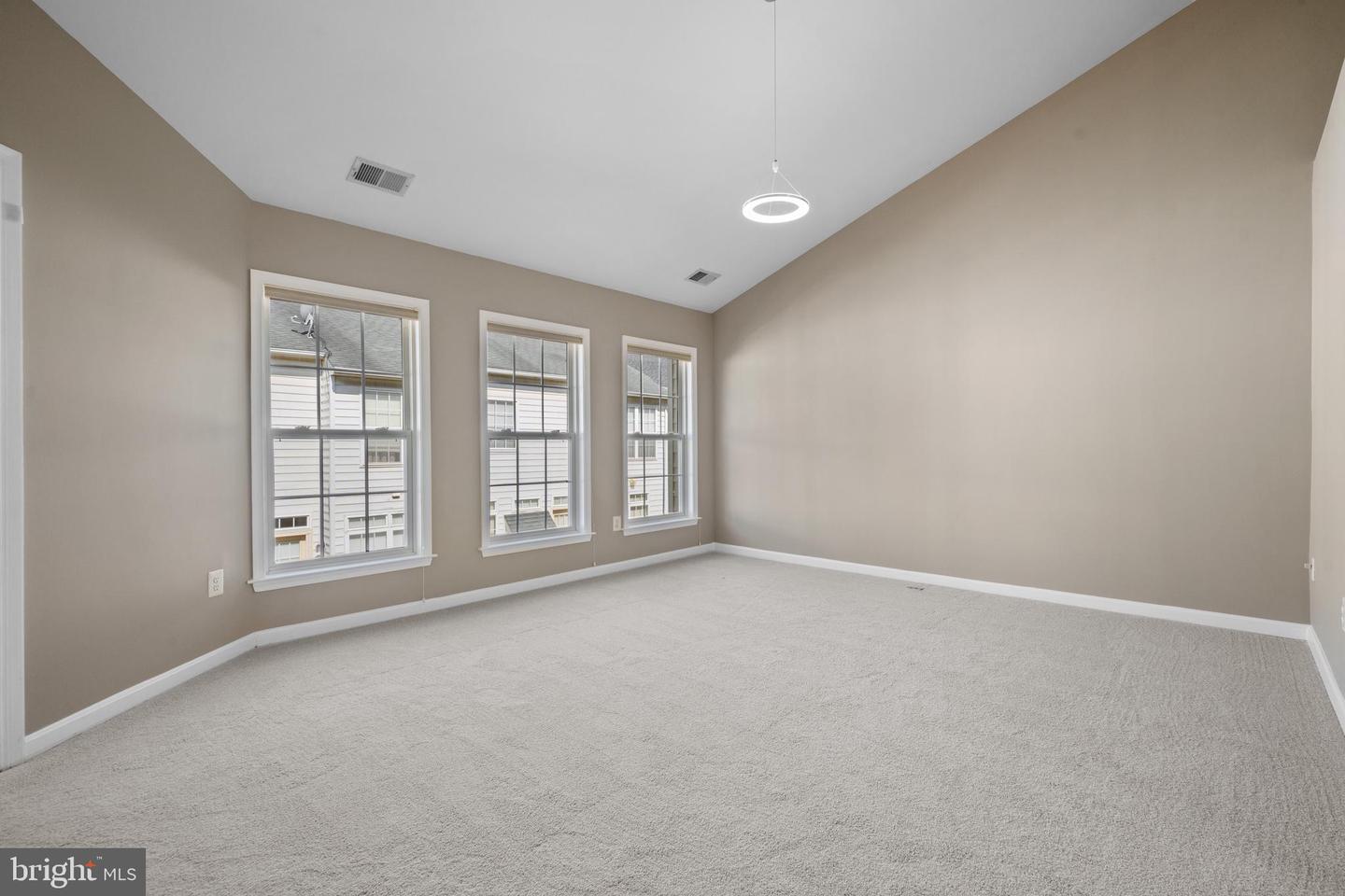 2825 LAURA GAE CIR, VIENNA, Virginia 22180, 3 Bedrooms Bedrooms, ,3 BathroomsBathrooms,Residential,For sale,2825 LAURA GAE CIR,VAFX2244048 MLS # VAFX2244048