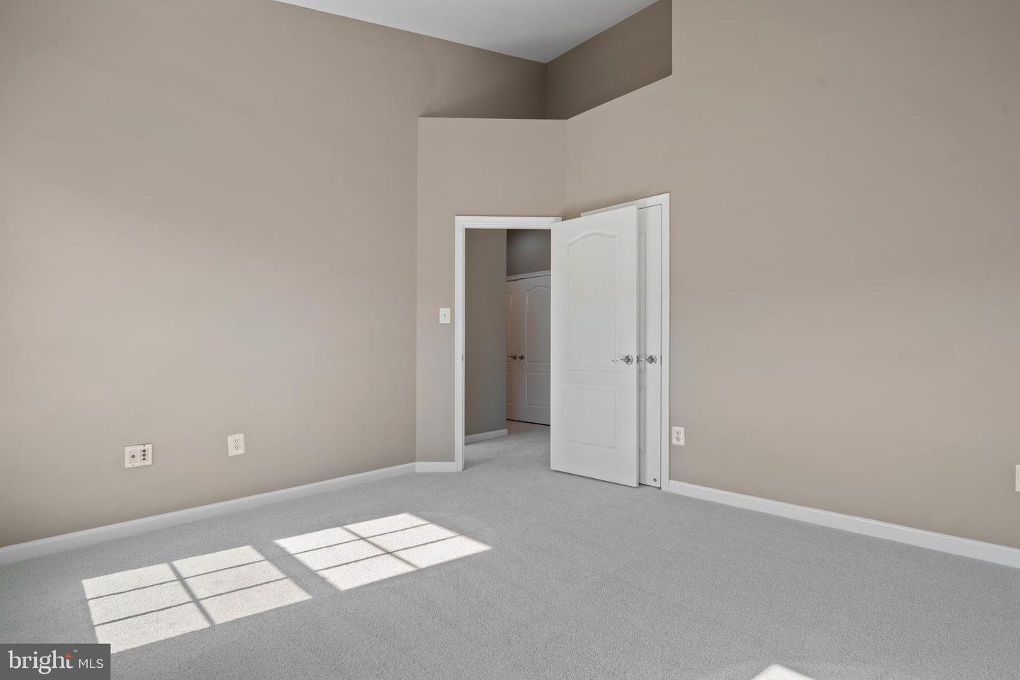 2825 LAURA GAE CIR, VIENNA, Virginia 22180, 3 Bedrooms Bedrooms, ,3 BathroomsBathrooms,Residential,For sale,2825 LAURA GAE CIR,VAFX2244048 MLS # VAFX2244048