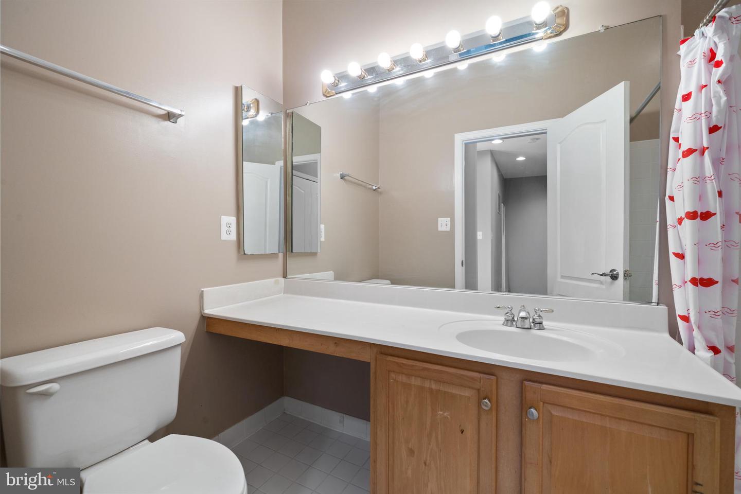 2825 LAURA GAE CIR, VIENNA, Virginia 22180, 3 Bedrooms Bedrooms, ,3 BathroomsBathrooms,Residential,For sale,2825 LAURA GAE CIR,VAFX2244048 MLS # VAFX2244048