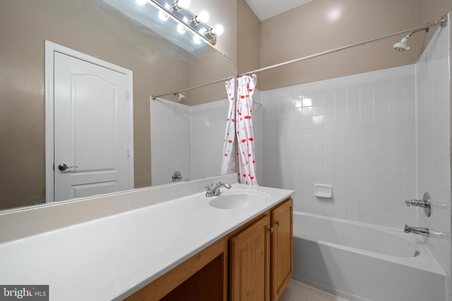 2825 LAURA GAE CIR, VIENNA, Virginia 22180, 3 Bedrooms Bedrooms, ,3 BathroomsBathrooms,Residential,For sale,2825 LAURA GAE CIR,VAFX2244048 MLS # VAFX2244048