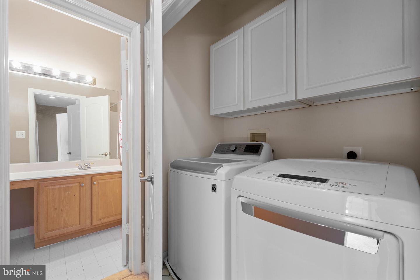 2825 LAURA GAE CIR, VIENNA, Virginia 22180, 3 Bedrooms Bedrooms, ,3 BathroomsBathrooms,Residential,For sale,2825 LAURA GAE CIR,VAFX2244048 MLS # VAFX2244048