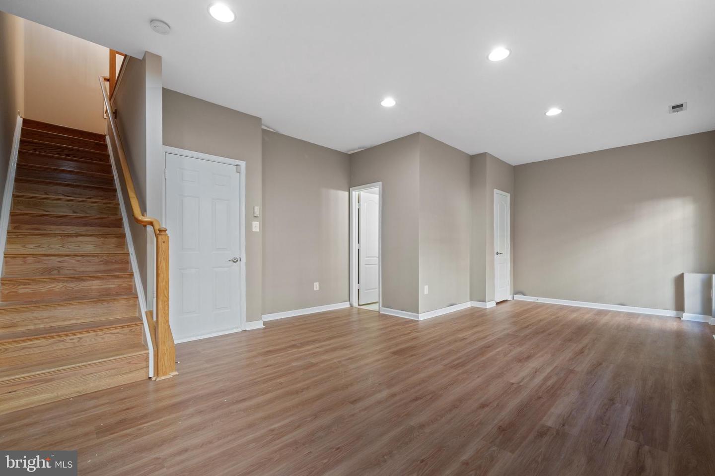 2825 LAURA GAE CIR, VIENNA, Virginia 22180, 3 Bedrooms Bedrooms, ,3 BathroomsBathrooms,Residential,For sale,2825 LAURA GAE CIR,VAFX2244048 MLS # VAFX2244048