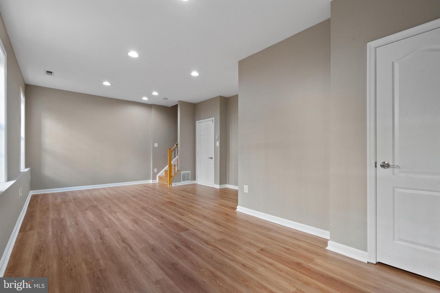 2825 LAURA GAE CIR, VIENNA, Virginia 22180, 3 Bedrooms Bedrooms, ,3 BathroomsBathrooms,Residential,For sale,2825 LAURA GAE CIR,VAFX2244048 MLS # VAFX2244048