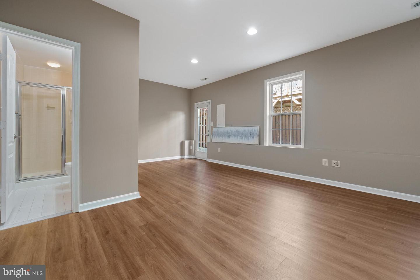 2825 LAURA GAE CIR, VIENNA, Virginia 22180, 3 Bedrooms Bedrooms, ,3 BathroomsBathrooms,Residential,For sale,2825 LAURA GAE CIR,VAFX2244048 MLS # VAFX2244048