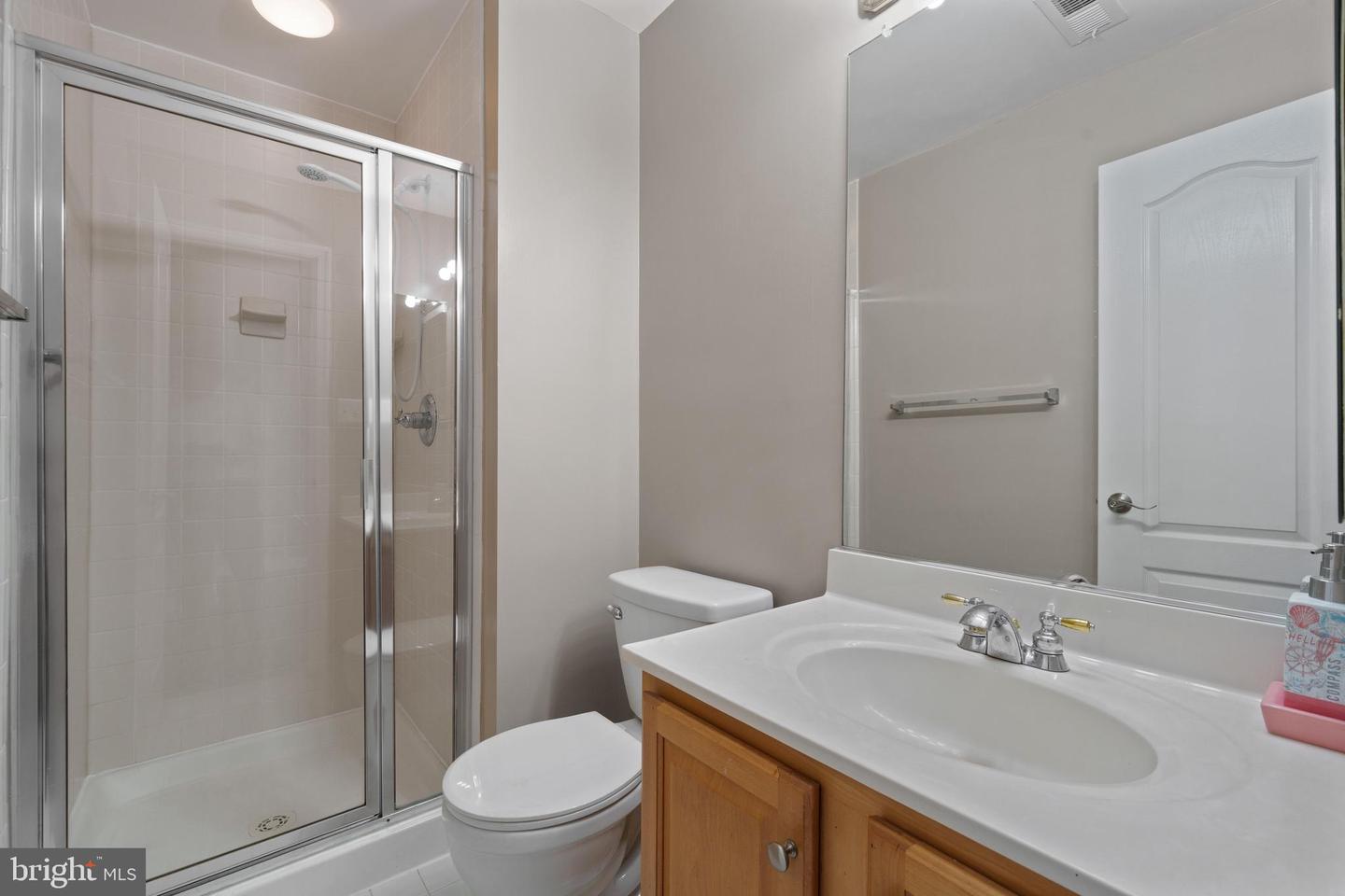 2825 LAURA GAE CIR, VIENNA, Virginia 22180, 3 Bedrooms Bedrooms, ,3 BathroomsBathrooms,Residential,For sale,2825 LAURA GAE CIR,VAFX2244048 MLS # VAFX2244048