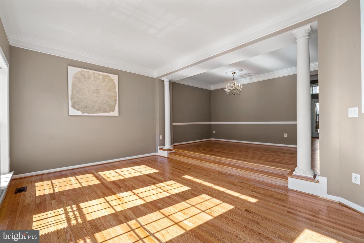 2825 LAURA GAE CIR, VIENNA, Virginia 22180, 3 Bedrooms Bedrooms, ,3 BathroomsBathrooms,Residential,For sale,2825 LAURA GAE CIR,VAFX2244048 MLS # VAFX2244048