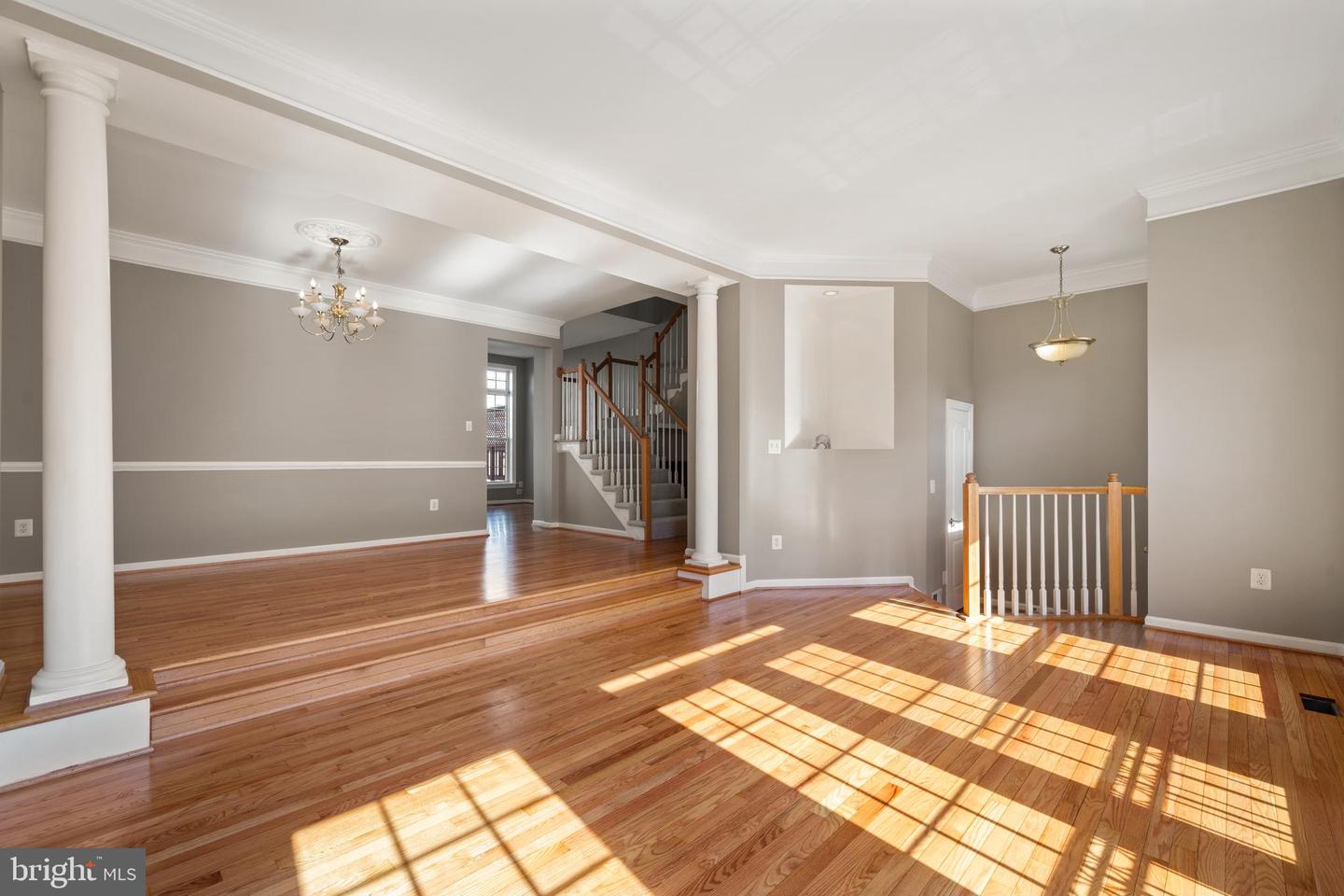 2825 LAURA GAE CIR, VIENNA, Virginia 22180, 3 Bedrooms Bedrooms, ,3 BathroomsBathrooms,Residential,For sale,2825 LAURA GAE CIR,VAFX2244048 MLS # VAFX2244048