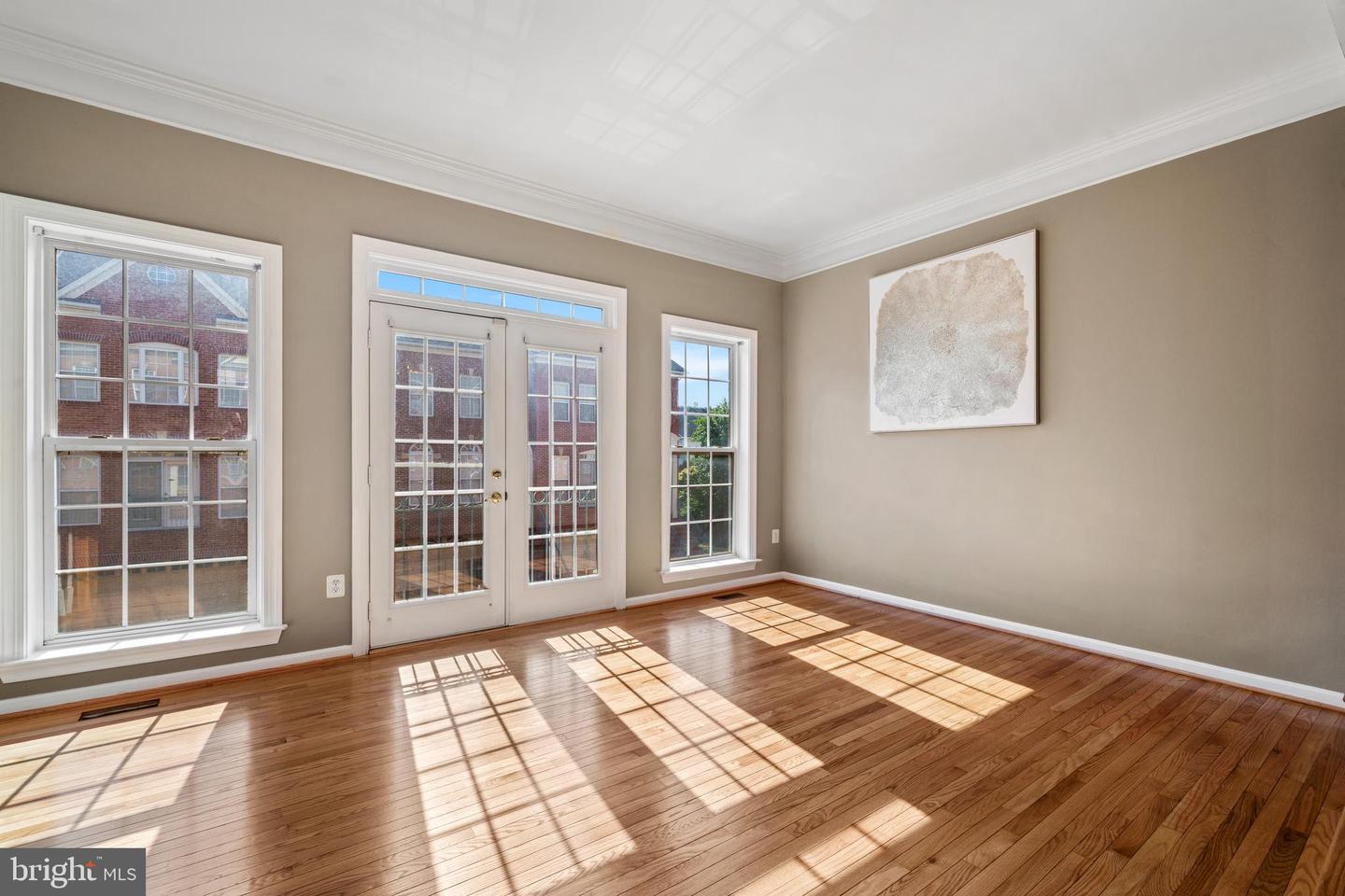 2825 LAURA GAE CIR, VIENNA, Virginia 22180, 3 Bedrooms Bedrooms, ,3 BathroomsBathrooms,Residential,For sale,2825 LAURA GAE CIR,VAFX2244048 MLS # VAFX2244048