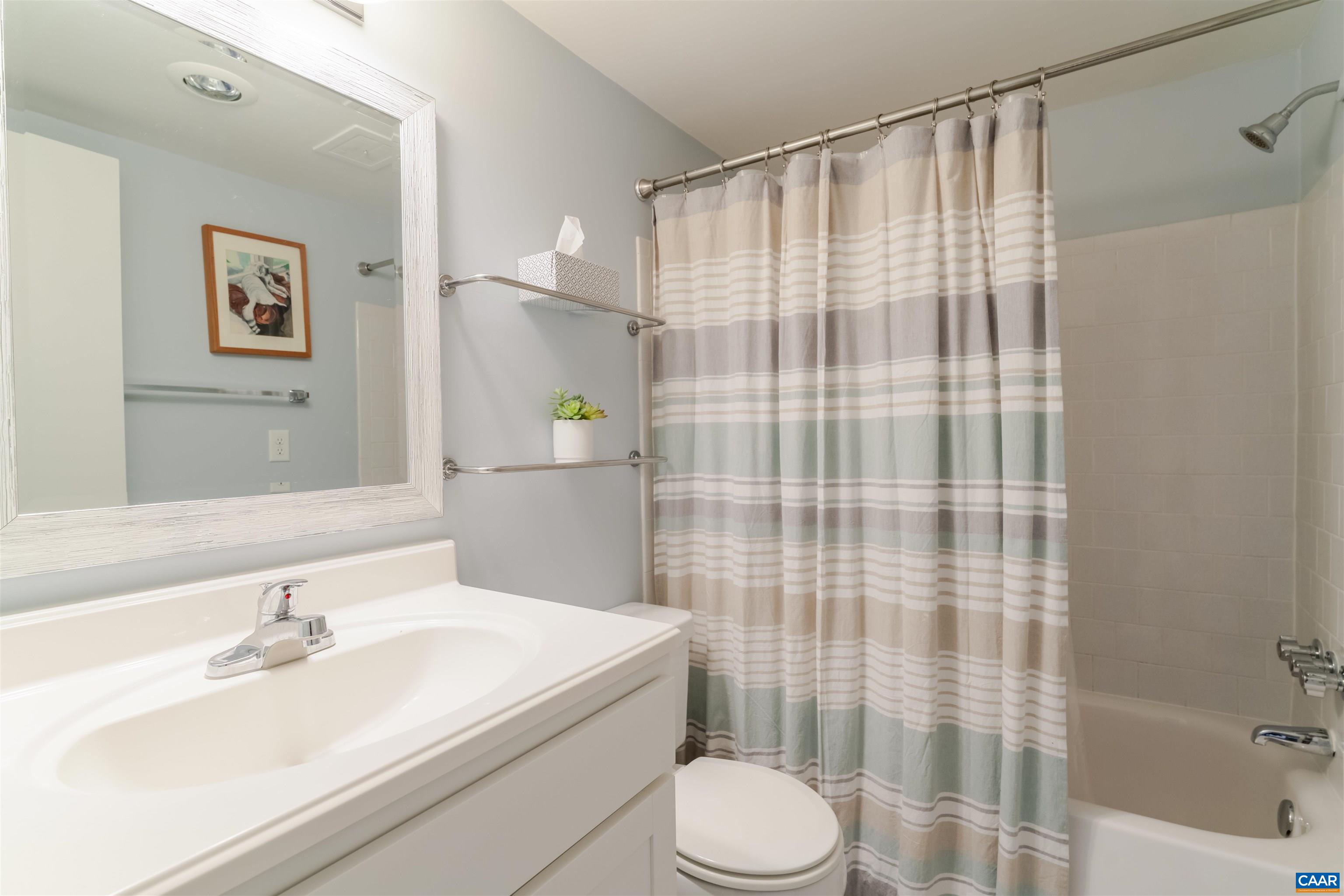 511 N 1ST ST, CHARLOTTESVILLE, Virginia 22902, 1 Bedroom Bedrooms, ,1 BathroomBathrooms,Residential,511 N 1ST ST,665489 MLS # 665489