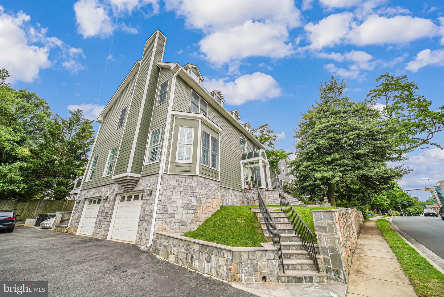 1620 N GEORGE MASON DR, ARLINGTON, Virginia 22205, 4 Bedrooms Bedrooms, ,4 BathroomsBathrooms,Residential,For sale,1620 N GEORGE MASON DR,VAAR2058362 MLS # VAAR2058362