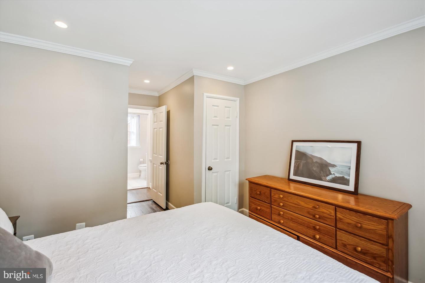 2802 S COLUMBUS ST #A2, ARLINGTON, Virginia 22206, 2 Bedrooms Bedrooms, ,2 BathroomsBathrooms,Residential,For sale,2802 S COLUMBUS ST #A2,VAAX2045842 MLS # VAAX2045842