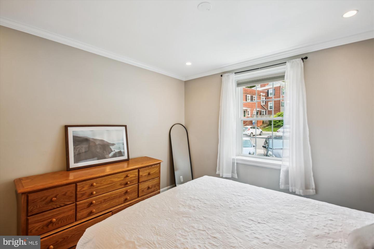 2802 S COLUMBUS ST #A2, ARLINGTON, Virginia 22206, 2 Bedrooms Bedrooms, ,2 BathroomsBathrooms,Residential,For sale,2802 S COLUMBUS ST #A2,VAAX2045842 MLS # VAAX2045842
