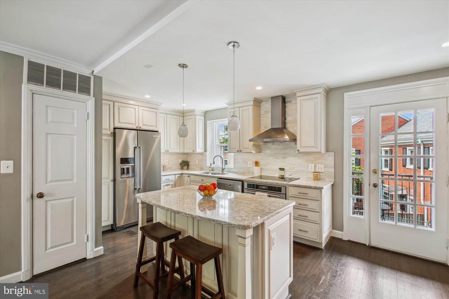 2802 S COLUMBUS ST #A2, ARLINGTON, Virginia 22206, 2 Bedrooms Bedrooms, ,2 BathroomsBathrooms,Residential,For sale,2802 S COLUMBUS ST #A2,VAAX2045842 MLS # VAAX2045842