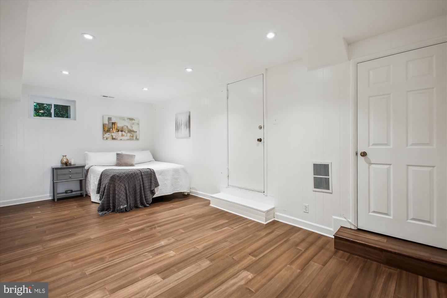 2802 S COLUMBUS ST #A2, ARLINGTON, Virginia 22206, 2 Bedrooms Bedrooms, ,2 BathroomsBathrooms,Residential,For sale,2802 S COLUMBUS ST #A2,VAAX2045842 MLS # VAAX2045842