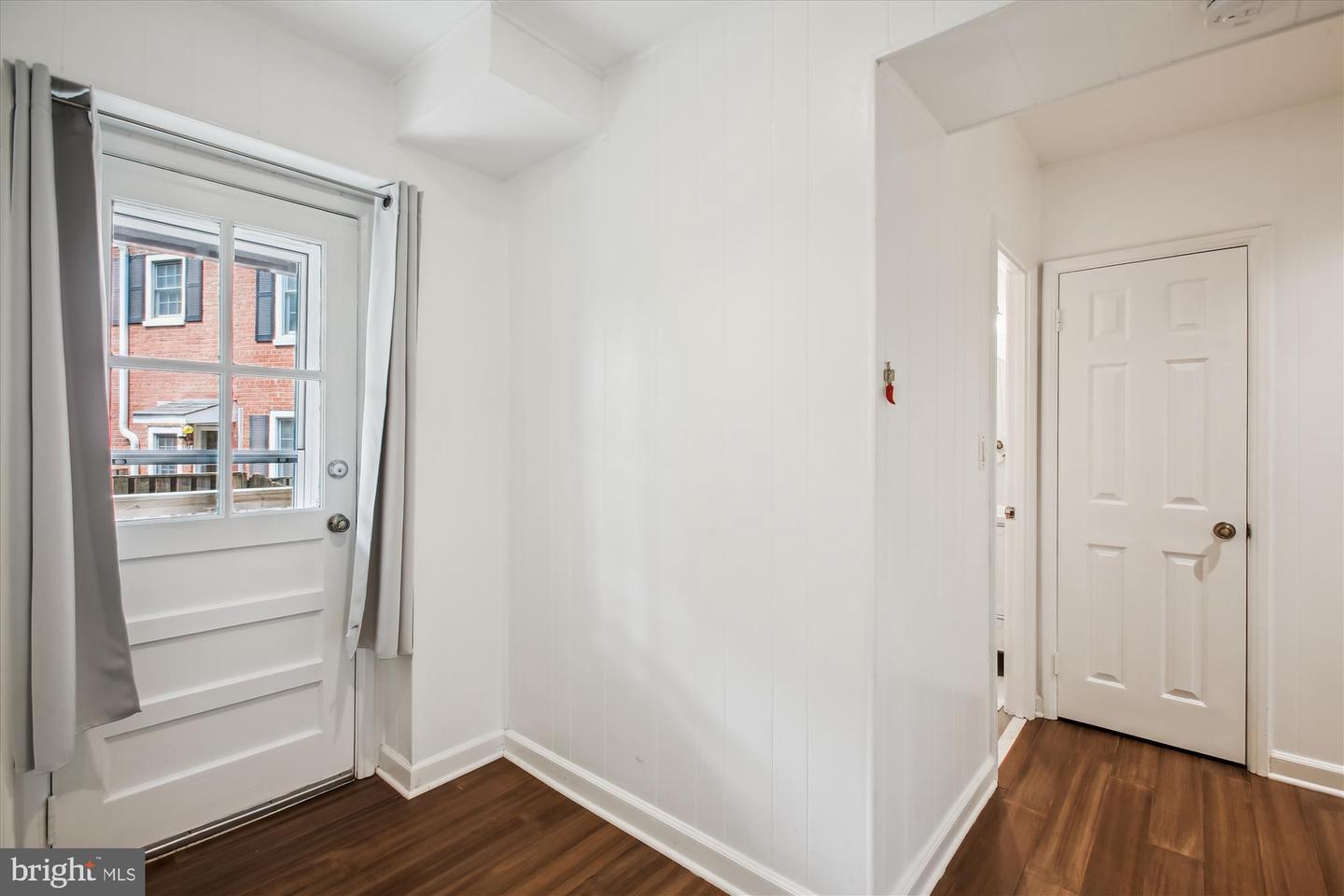 2802 S COLUMBUS ST #A2, ARLINGTON, Virginia 22206, 2 Bedrooms Bedrooms, ,2 BathroomsBathrooms,Residential,For sale,2802 S COLUMBUS ST #A2,VAAX2045842 MLS # VAAX2045842