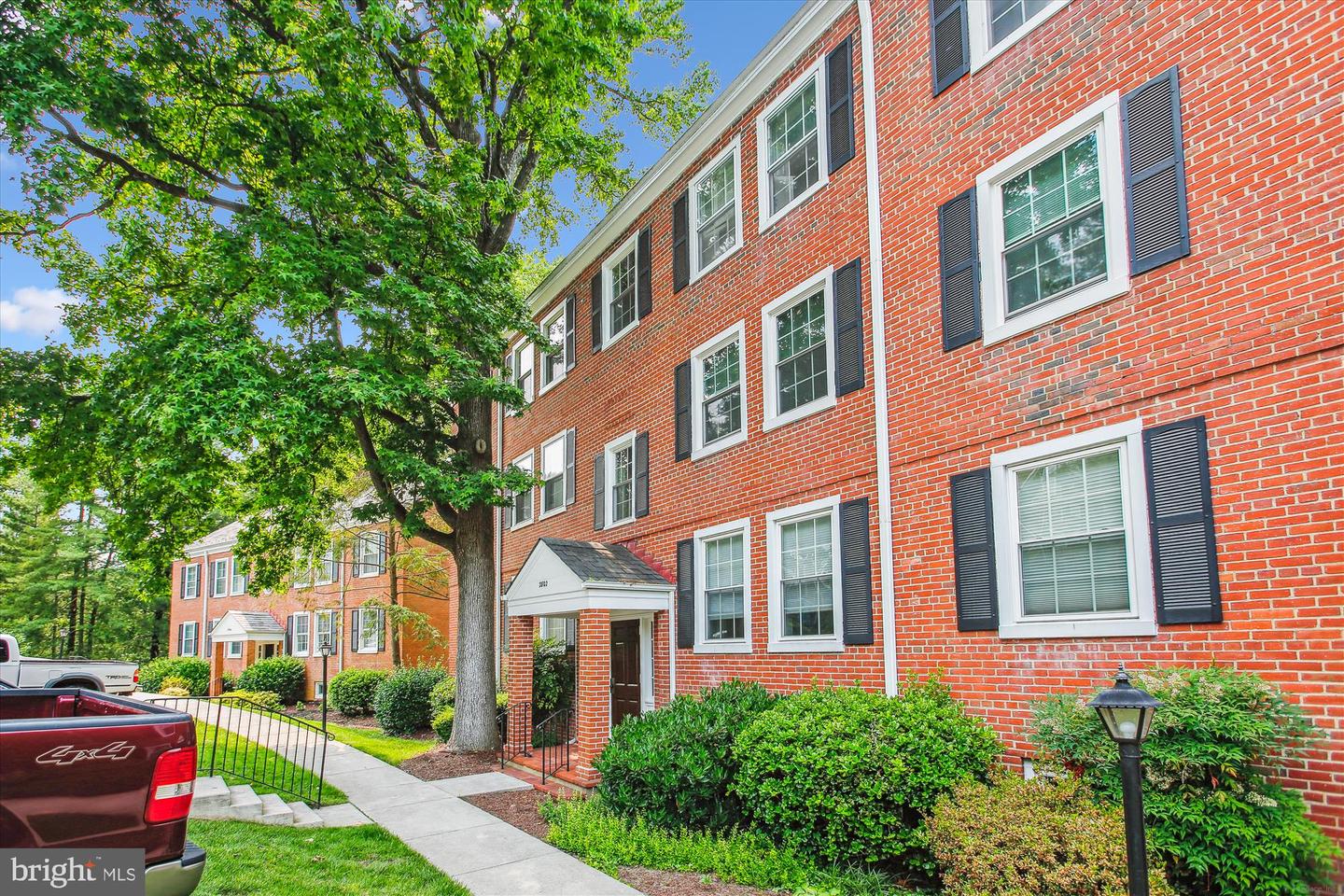 2802 S COLUMBUS ST #A2, ARLINGTON, Virginia 22206, 2 Bedrooms Bedrooms, ,2 BathroomsBathrooms,Residential,For sale,2802 S COLUMBUS ST #A2,VAAX2045842 MLS # VAAX2045842