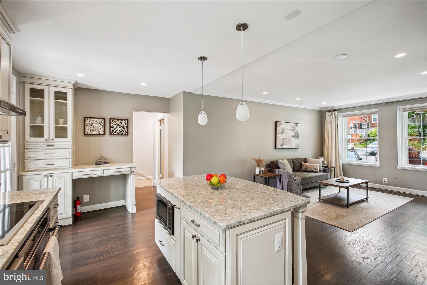 2802 S COLUMBUS ST #A2, ARLINGTON, Virginia 22206, 2 Bedrooms Bedrooms, ,2 BathroomsBathrooms,Residential,For sale,2802 S COLUMBUS ST #A2,VAAX2045842 MLS # VAAX2045842