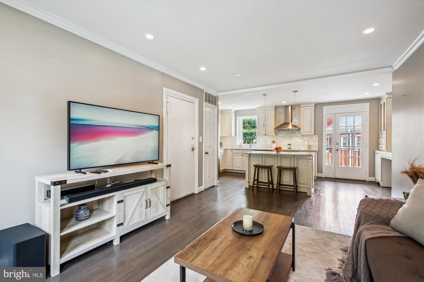 2802 S COLUMBUS ST #A2, ARLINGTON, Virginia 22206, 2 Bedrooms Bedrooms, ,2 BathroomsBathrooms,Residential,For sale,2802 S COLUMBUS ST #A2,VAAX2045842 MLS # VAAX2045842