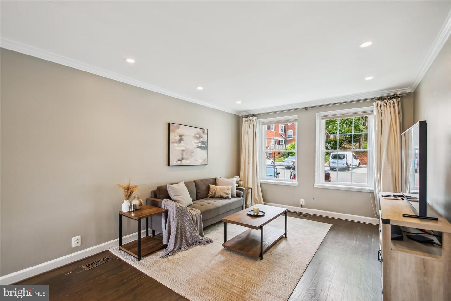 2802 S COLUMBUS ST #A2, ARLINGTON, Virginia 22206, 2 Bedrooms Bedrooms, ,2 BathroomsBathrooms,Residential,For sale,2802 S COLUMBUS ST #A2,VAAX2045842 MLS # VAAX2045842