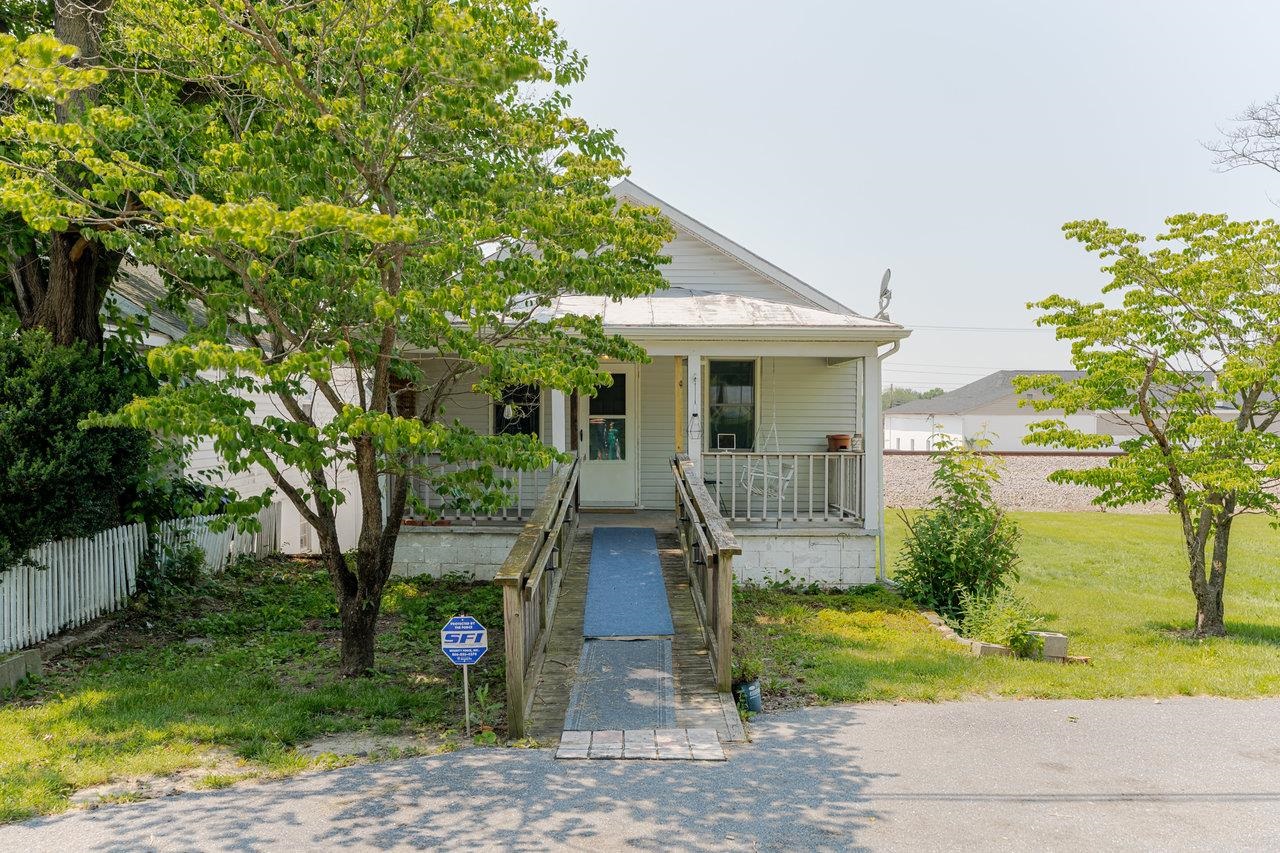 209 PARK AVE, GROTTOES, Virginia 24441, 2 Bedrooms Bedrooms, ,2 BathroomsBathrooms,Residential,209 PARK AVE,665497 MLS # 665497