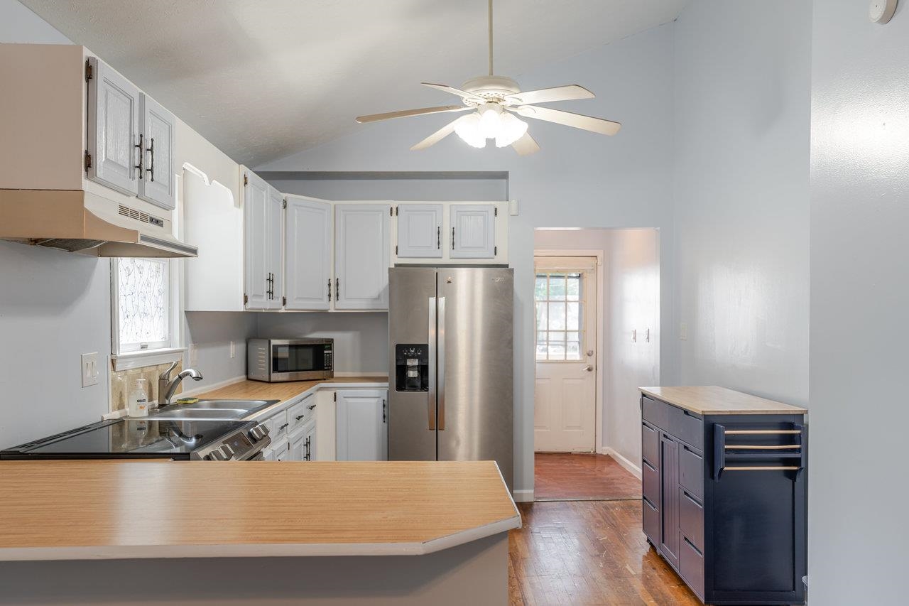 209 PARK AVE, GROTTOES, Virginia 24441, 2 Bedrooms Bedrooms, ,2 BathroomsBathrooms,Residential,209 PARK AVE,665497 MLS # 665497
