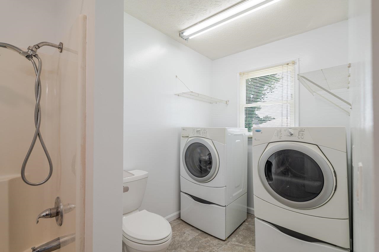209 PARK AVE, GROTTOES, Virginia 24441, 2 Bedrooms Bedrooms, ,2 BathroomsBathrooms,Residential,209 PARK AVE,665497 MLS # 665497