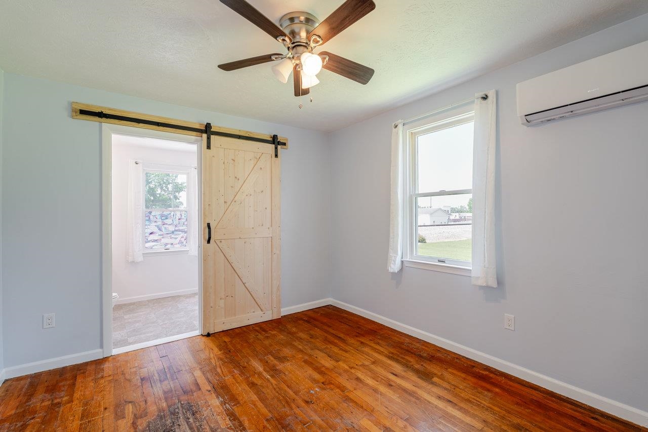 209 PARK AVE, GROTTOES, Virginia 24441, 2 Bedrooms Bedrooms, ,2 BathroomsBathrooms,Residential,209 PARK AVE,665497 MLS # 665497