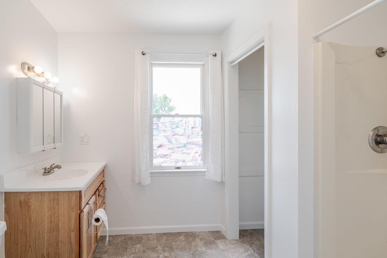 209 PARK AVE, GROTTOES, Virginia 24441, 2 Bedrooms Bedrooms, ,2 BathroomsBathrooms,Residential,209 PARK AVE,665497 MLS # 665497