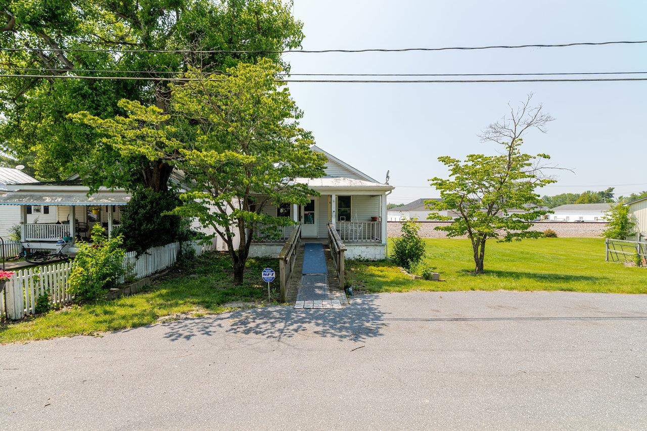 209 PARK AVE, GROTTOES, Virginia 24441, 2 Bedrooms Bedrooms, ,2 BathroomsBathrooms,Residential,209 PARK AVE,665497 MLS # 665497
