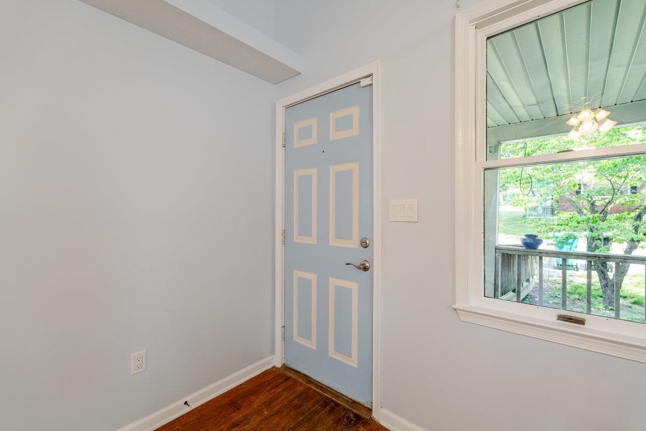 209 PARK AVE, GROTTOES, Virginia 24441, 2 Bedrooms Bedrooms, ,2 BathroomsBathrooms,Residential,209 PARK AVE,665497 MLS # 665497