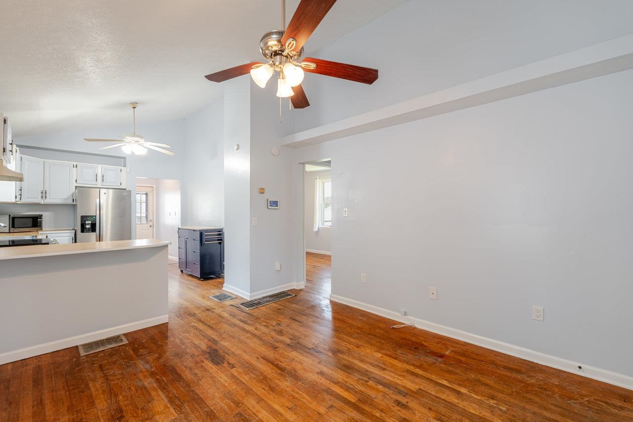 209 PARK AVE, GROTTOES, Virginia 24441, 2 Bedrooms Bedrooms, ,2 BathroomsBathrooms,Residential,209 PARK AVE,665497 MLS # 665497