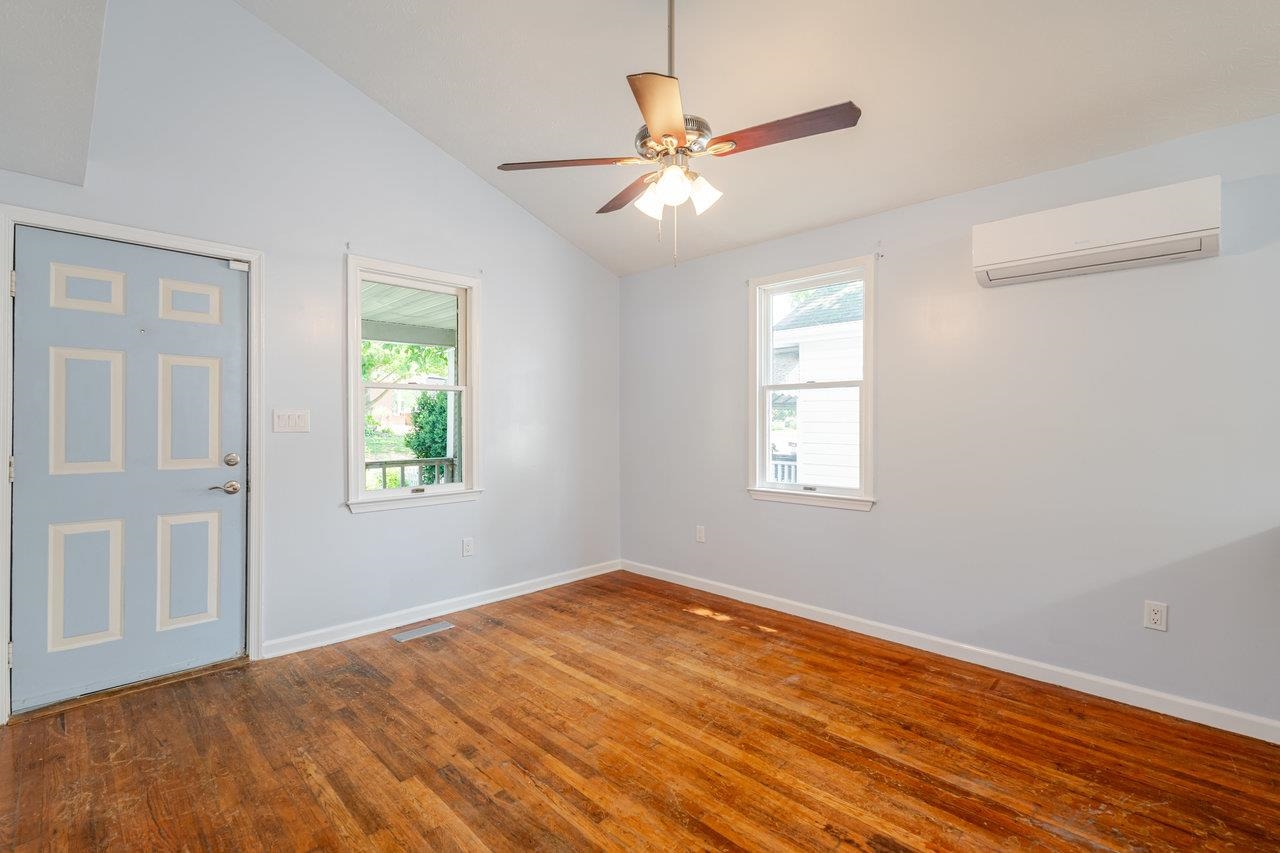 209 PARK AVE, GROTTOES, Virginia 24441, 2 Bedrooms Bedrooms, ,2 BathroomsBathrooms,Residential,209 PARK AVE,665497 MLS # 665497