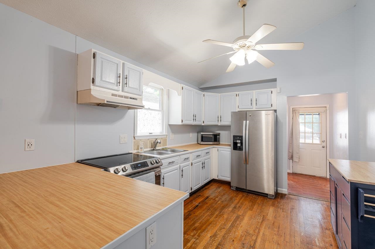209 PARK AVE, GROTTOES, Virginia 24441, 2 Bedrooms Bedrooms, ,2 BathroomsBathrooms,Residential,209 PARK AVE,665497 MLS # 665497