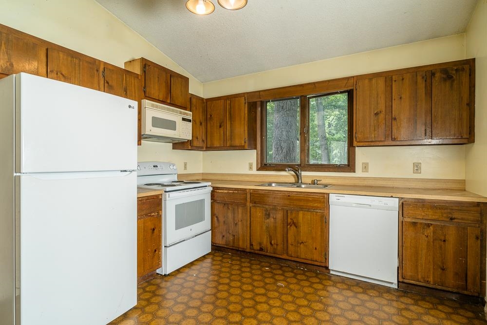 417 ALLEGHANY DR, MCGAHEYSVILLE, Virginia 22840, 3 Bedrooms Bedrooms, ,2 BathroomsBathrooms,Residential,417 ALLEGHANY DR,665499 MLS # 665499