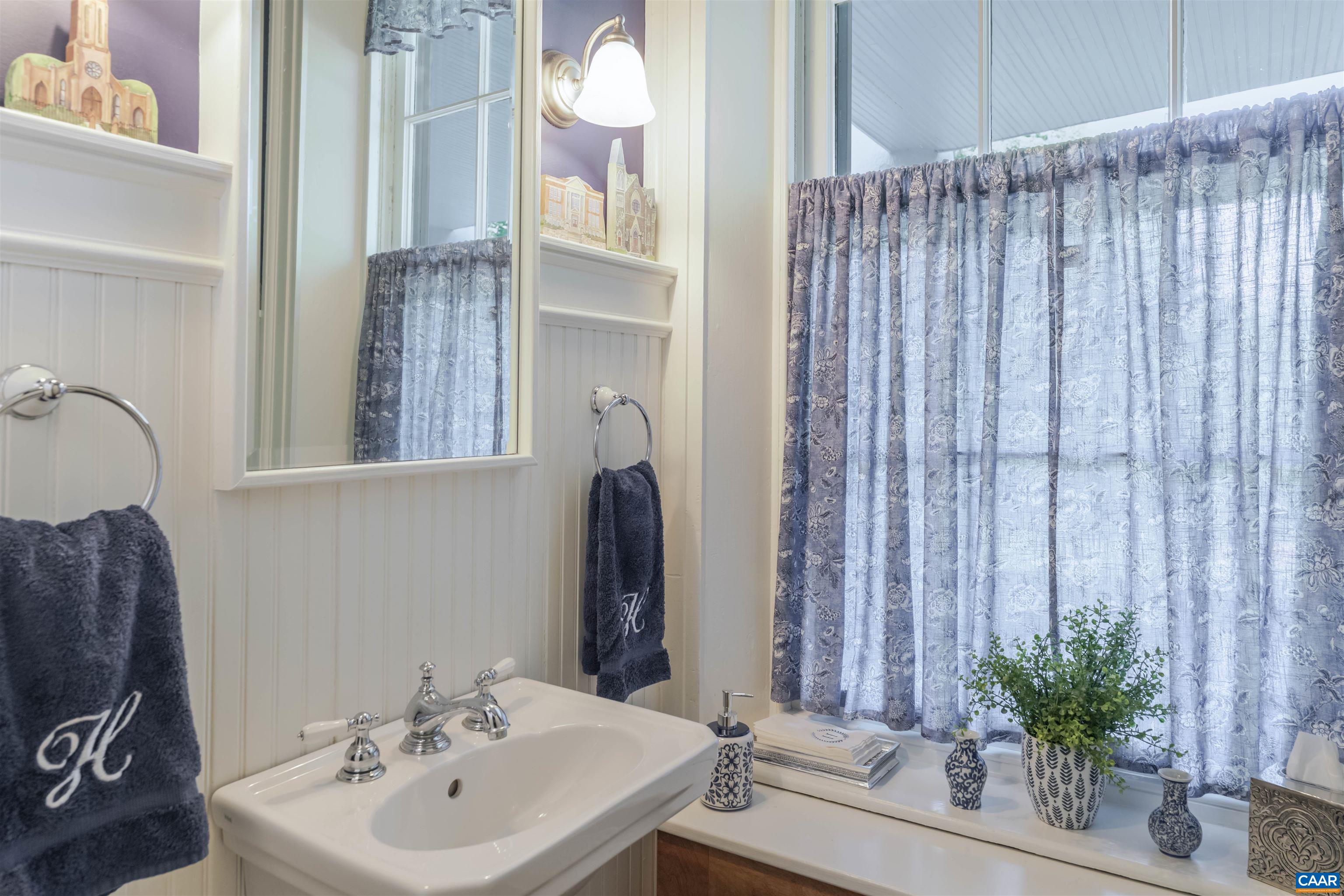 1417 N AUGUSTA ST, STAUNTON, Virginia 24401, 5 Bedrooms Bedrooms, ,4 BathroomsBathrooms,Residential,Edge Hill,1417 N AUGUSTA ST,665500 MLS # 665500