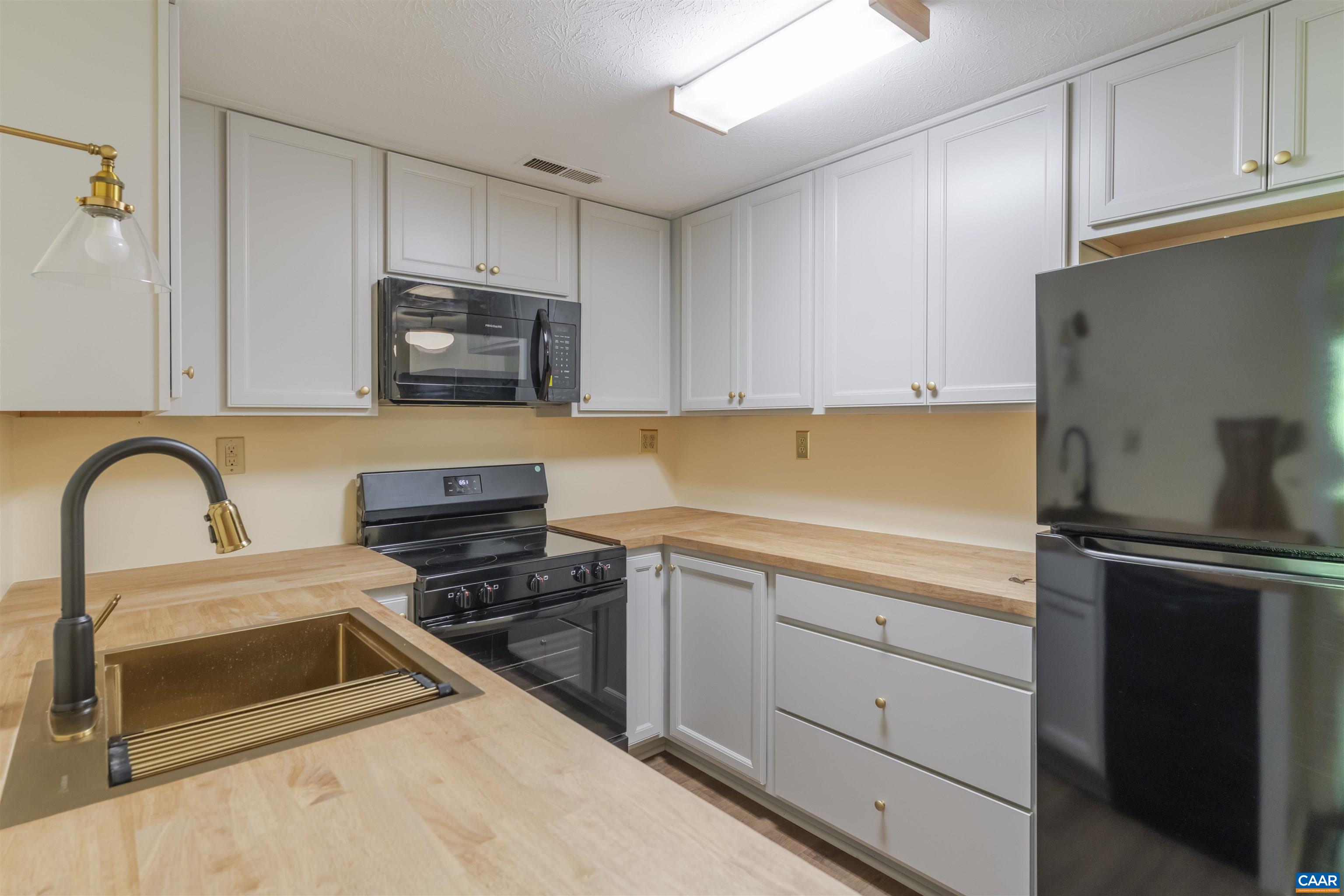 1417 N AUGUSTA ST, STAUNTON, Virginia 24401, 5 Bedrooms Bedrooms, ,4 BathroomsBathrooms,Residential,Edge Hill,1417 N AUGUSTA ST,665500 MLS # 665500