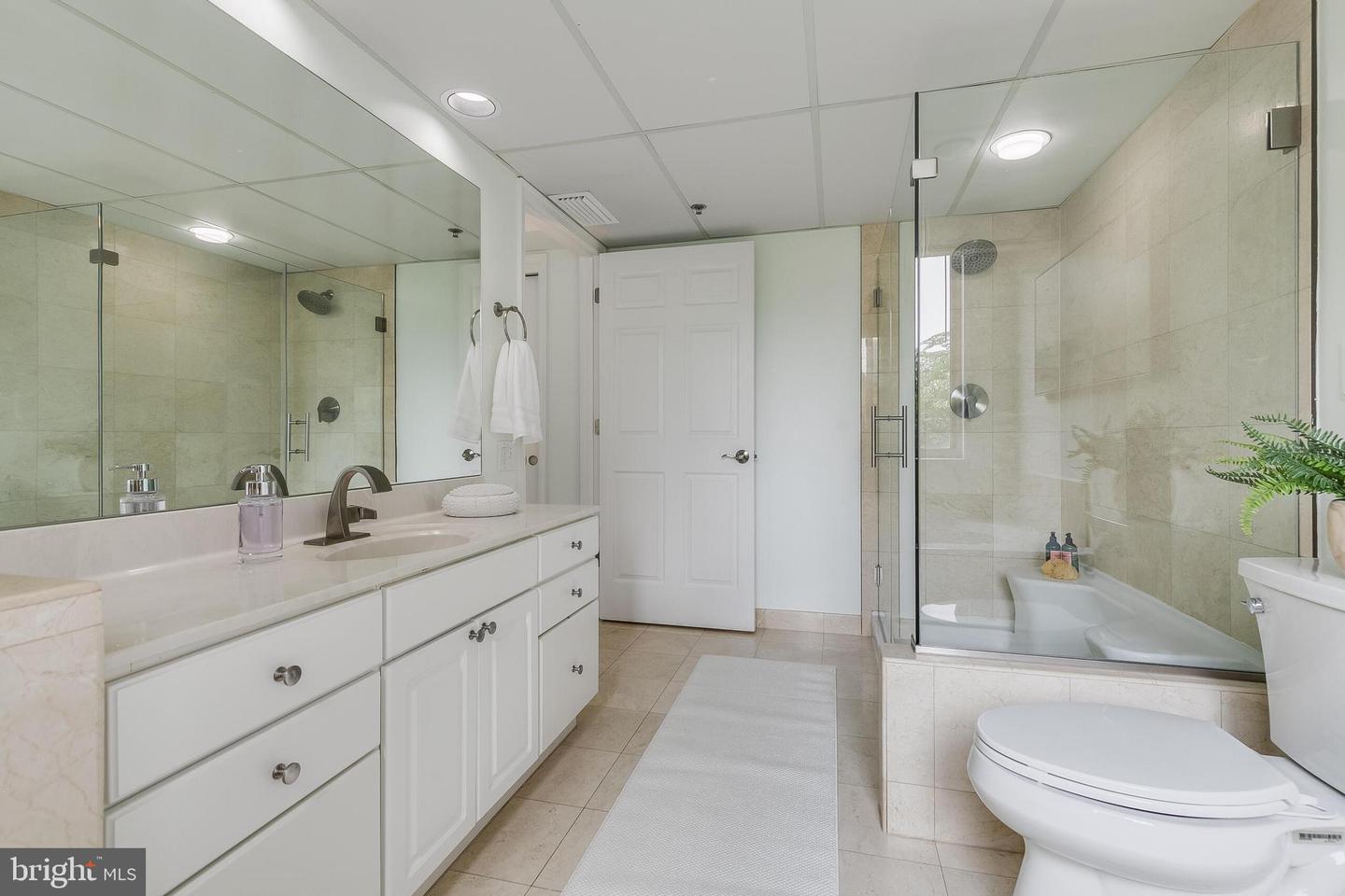 1276 N WAYNE ST #300, ARLINGTON, Virginia 22201, 2 Bedrooms Bedrooms, ,2 BathroomsBathrooms,Residential,For sale,1276 N WAYNE ST #300,VAAR2058420 MLS # VAAR2058420