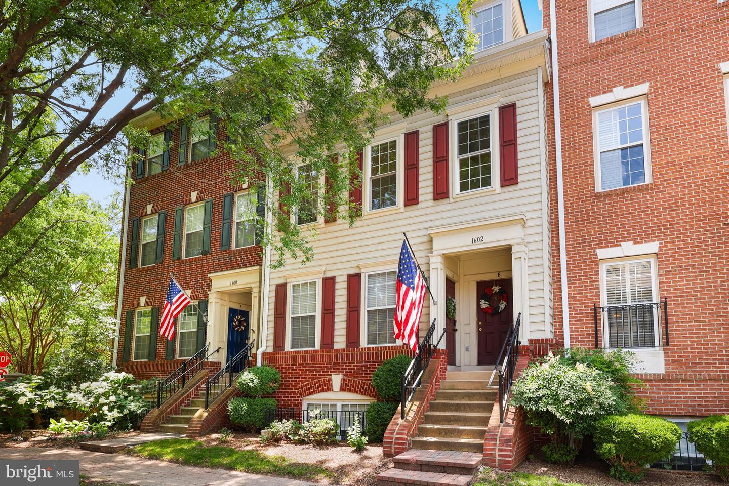 1602-B HUNTING CREEK DR, ALEXANDRIA, Virginia 22314, 2 Bedrooms Bedrooms, ,2 BathroomsBathrooms,Residential,For sale,1602-B HUNTING CREEK DR,VAAX2045878 MLS # VAAX2045878