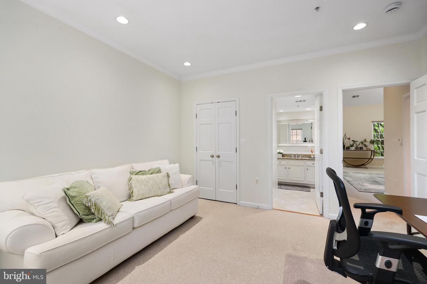 1602-B HUNTING CREEK DR, ALEXANDRIA, Virginia 22314, 2 Bedrooms Bedrooms, ,2 BathroomsBathrooms,Residential,For sale,1602-B HUNTING CREEK DR,VAAX2045878 MLS # VAAX2045878