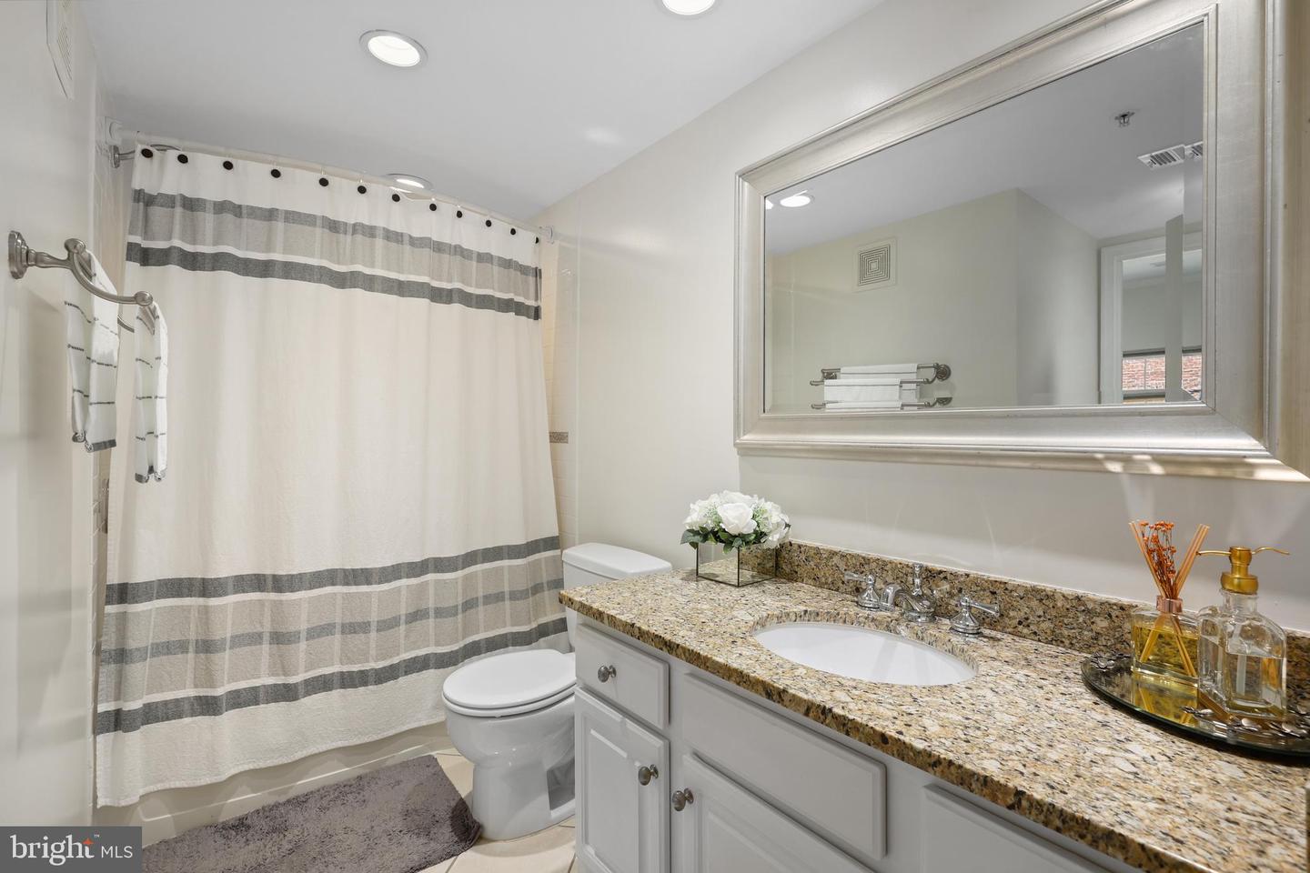 1602-B HUNTING CREEK DR, ALEXANDRIA, Virginia 22314, 2 Bedrooms Bedrooms, ,2 BathroomsBathrooms,Residential,For sale,1602-B HUNTING CREEK DR,VAAX2045878 MLS # VAAX2045878