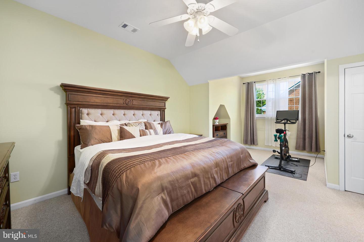 1602-B HUNTING CREEK DR, ALEXANDRIA, Virginia 22314, 2 Bedrooms Bedrooms, ,2 BathroomsBathrooms,Residential,For sale,1602-B HUNTING CREEK DR,VAAX2045878 MLS # VAAX2045878