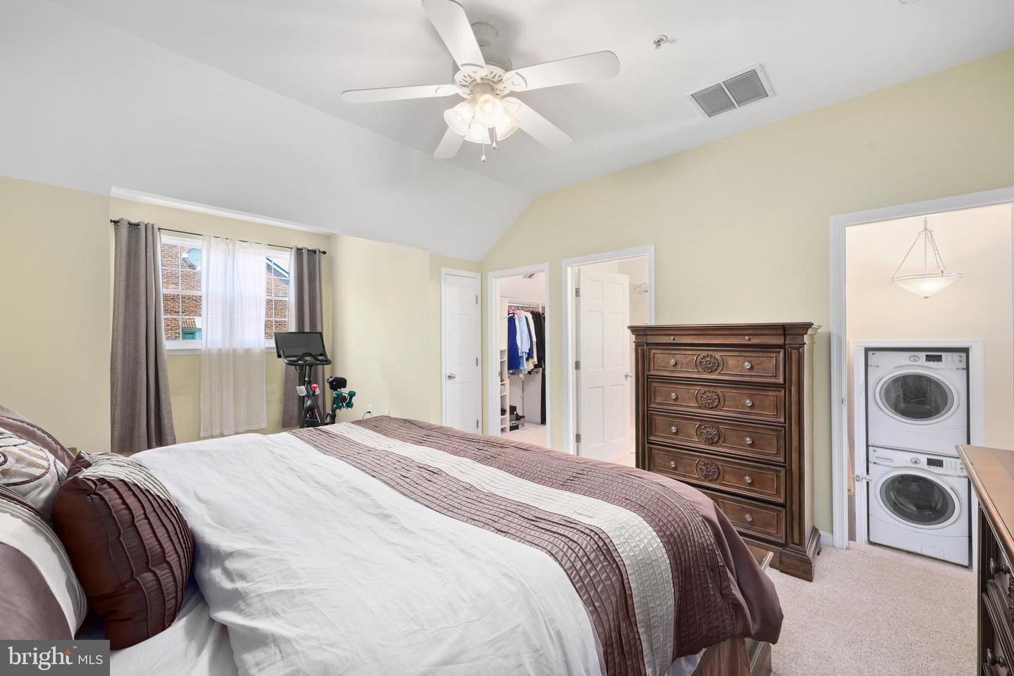 1602-B HUNTING CREEK DR, ALEXANDRIA, Virginia 22314, 2 Bedrooms Bedrooms, ,2 BathroomsBathrooms,Residential,For sale,1602-B HUNTING CREEK DR,VAAX2045878 MLS # VAAX2045878